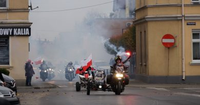 NOWY TOMYŚL: Parada Niepodległości – biało czerwona parada samochodów i motocykli [ZDJĘCIA, FILM]