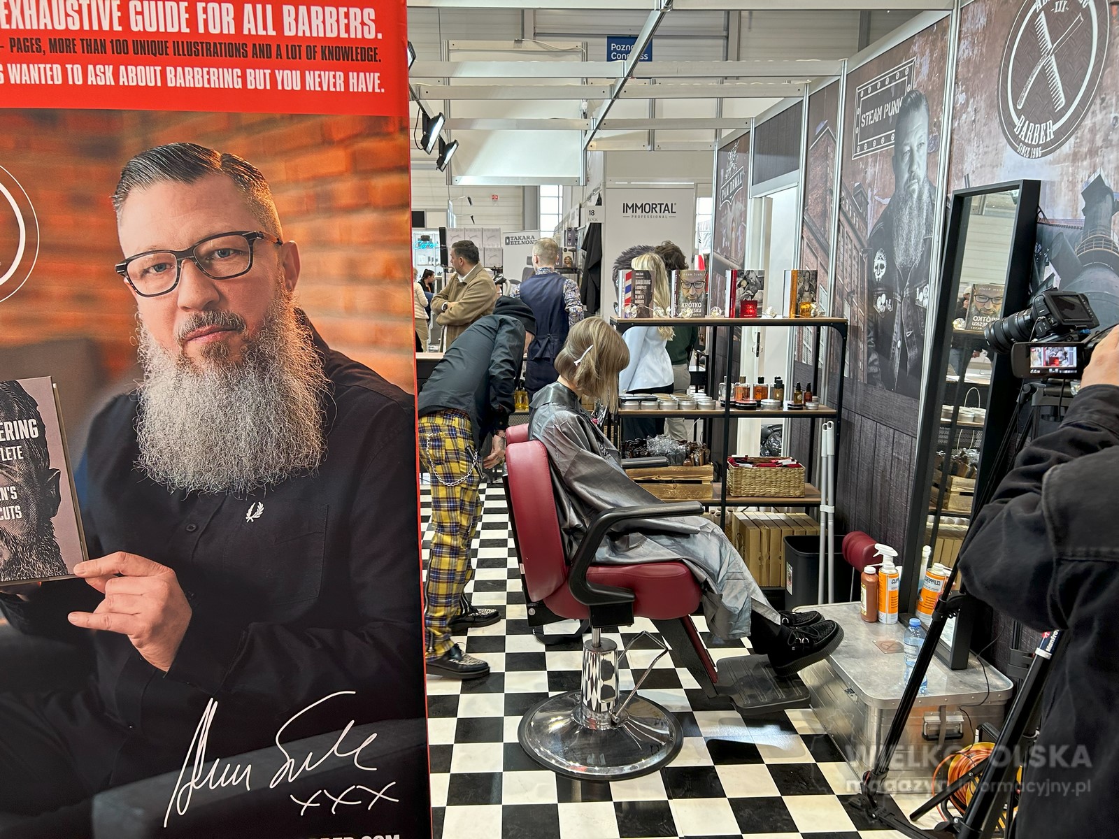 Świat Piękna na Targach LOOK beautyVISION! Złoty Medal 2024 dla najpopularniejszego barbera w Polsce – poznańskiego fryzjera Adama Szulca. [ZDJĘCIA, FILM]