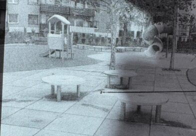 Zniszczyli ławkę na placu zabaw