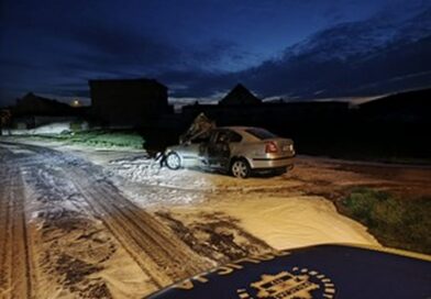 Nietrzeźwy kierowca wjechał w garaż, jego samochód stanął w ogniu