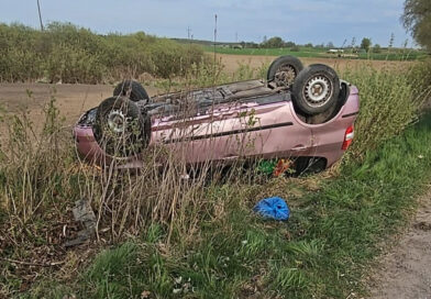 Pijany ukradł samochód i dachował