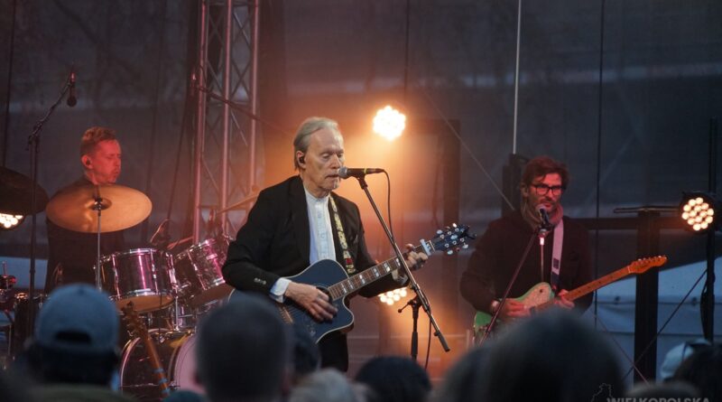 POZNAŃ: LEGENDA MUZYKI W LEGENDARNYM MIEJSCU. JOHN PORTER NA PLACU WOLNOŚCI [ZDJĘCIA]