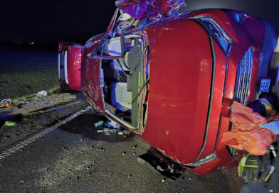 Dachowanie samochodu na obwodnicy Wronek, dwie osoby poszkodowane