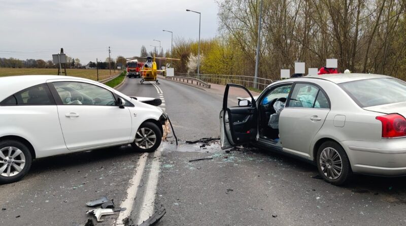 Wypadek na trasie Szamotuły-Poznań, trzy osoby przetransportowane do szpitala
