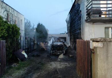 Niebezpieczny pożar samochodu w Skokach
