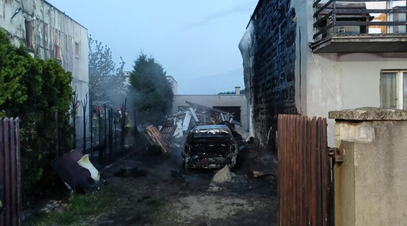 Niebezpieczny pożar samochodu w Skokach