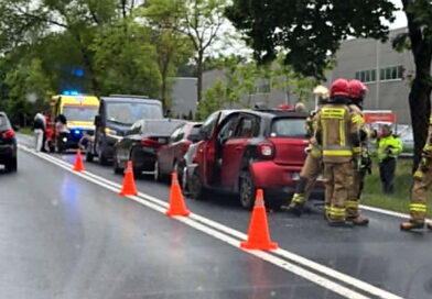 Uwaga! Utrudnienia na trasie 307 Poznań – Buk. Zderzenie kilku pojazdów w Sierosławiu