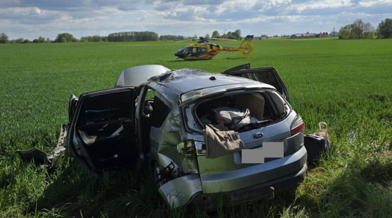 Zderzenie dwóch pojazdów na DK92, trzy osoby przewiezione do szpitala! Na miejscu śmigłowiec LPR