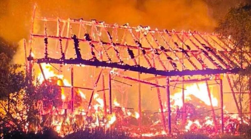 Nocny pożar stodoły w Koźminie w Wielkopolskim