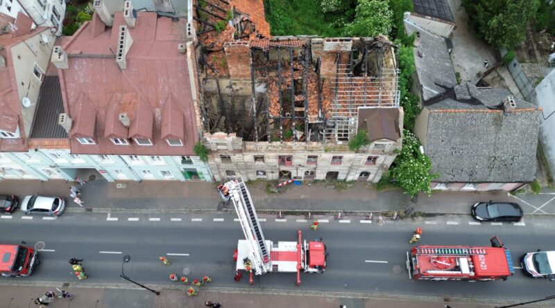 Dramatyczna akcja przy zawalonej kamienicy. Szukano osób pod gruzami Dramatyczna akcja przy zawalonej kamienicy. Szukano osób pod gruzami