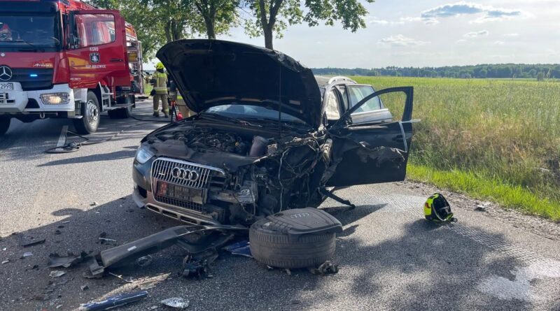 Uwaga kierowcy! DK92 całkowicie zablokowana po zderzeniu ciężarówki z samochodem osobowym Uwaga kierowcy! DK92 całkowicie zablokowana po zderzeniu ciężarówki z samochodem osobowym