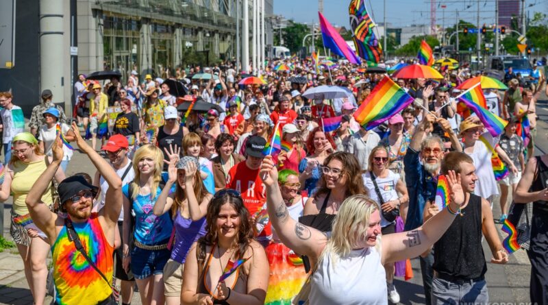 Poznań w tęczowych barwach. XXII Marsz Równości zgromadził tysiące osób [ZDJĘCIA, FILM]