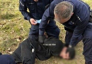 POWIAT NOWOTOMYSKI: Ucieczka z autostrady zakończona w lesie. 33-latek zatrzymany po pościgu pod Łomnicą POWIAT NOWOTOMYSKI: Ucieczka z autostrady zakończona w lesie. 33-latek zatrzymany po pościgu pod Łomnicą