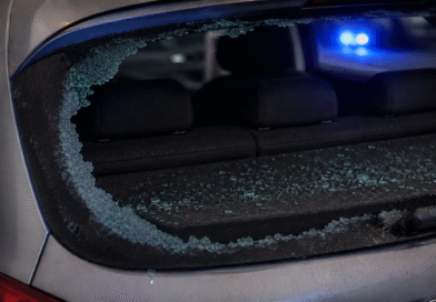 Szok przed galerią w Nowym Tomyślu! 38-latek nagle zaatakował obce auto Szok przed galerią w Nowym Tomyślu! 38-latek nagle zaatakował obce auto