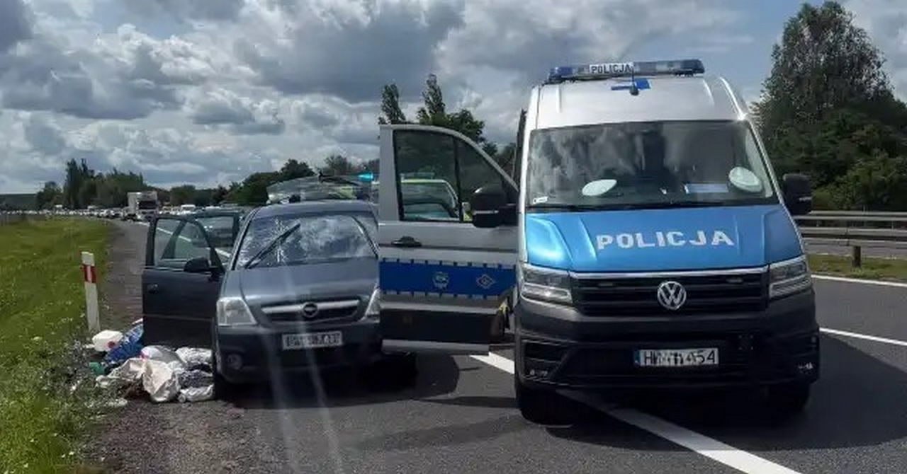 Dzielnicowy z Międzychodu będąc na urlopie pomógł zatrzymać kierowcę na drodze S-3