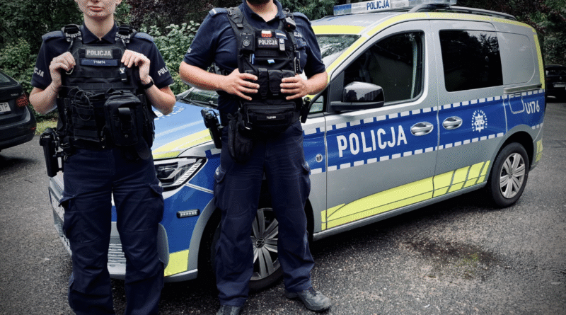 Błyskawiczna reakcja policjantów uratowała życie 3-dniowego noworodka. Liczyły się sekundy