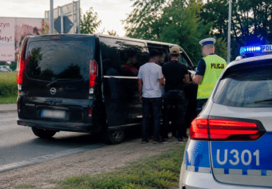 Bus pękał w szwach. Obywatel Indii wiózł o 4 osoby za dużo – stracił prawo jazdy
