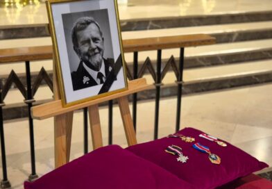 Rodzina i strażacy pożegnali śp. druha Zenona Pawlaczyka Rodzina i strażacy pożegnali śp. druha Zenona Pawlaczyka