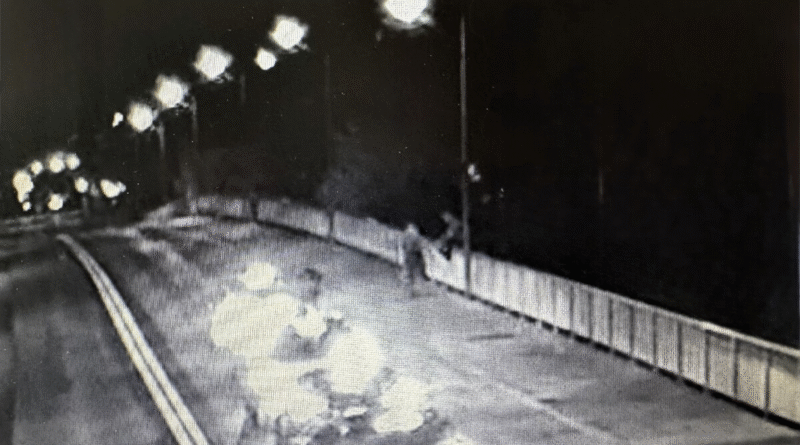 W kryzysie emocjonalnym nie jesteś sam! Pomoc policjantów ocaliła życie mężczyzny. W kryzysie emocjonalnym nie jesteś sam! Pomoc policjantów ocaliła życie mężczyzny.