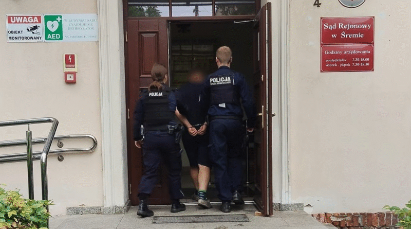 Uciekł do lasu i schował się na tylnej kanapie samochodu. Miał nadzieję, że uniknie odpowiedzialności Uciekł do lasu i schował się na tylnej kanapie samochodu. Miał nadzieję, że uniknie odpowiedzialności