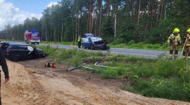 UWAGA! DK92. Zderzenie dwóch samochodów. Jedna osoba poszkodowana, ruch odbywa się wahadłowo UWAGA! DK92. Zderzenie dwóch samochodów. Jedna osoba poszkodowana, ruch odbywa się wahadłowo