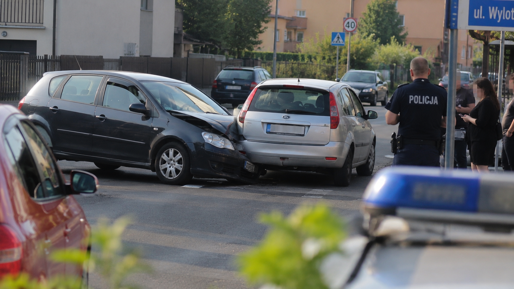 Pijana spowodowała kolizję, po dzieci przyjechał jeszcze bardziej pijany mąż. Małżeństwo zostało zatrzymane