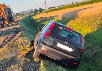 Zderzenie trzech pojazdów na obwodnicy, dwie osoby poszkodowane Zderzenie trzech pojazdów na obwodnicy, dwie osoby poszkodowane
