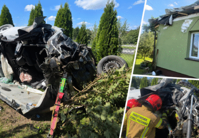 Auto wypadło z drogi i uderzyło w dom. W środku budynku były dwie osoby Auto wypadło z drogi i uderzyło w dom. W środku budynku były dwie osoby
