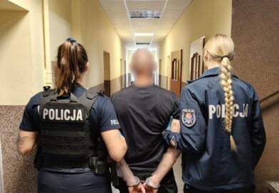 Włamał się do pustego mieszkania i urządził sobie kryjówkę na strychu Włamał się do pustego mieszkania i urządził sobie kryjówkę na strychu
