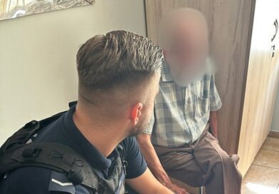 Dzielnicowi pomogli zagubionemu seniorowi wrócić bezpiecznie do domu Dzielnicowi pomogli zagubionemu seniorowi wrócić bezpiecznie do domu