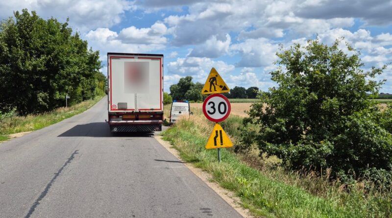 ITD interweniuje w powiecie pleszewskim. Ciężarówki niszczyły remontowaną drogę. ITD interweniuje w powiecie pleszewskim. Ciężarówki niszczyły remontowaną drogę.