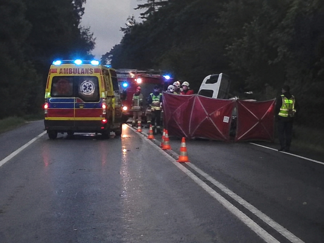 UWAGA! Utrudnienia na DK11. Tragiczny wypadek pod Budzyniem. Nie żyje kierowca