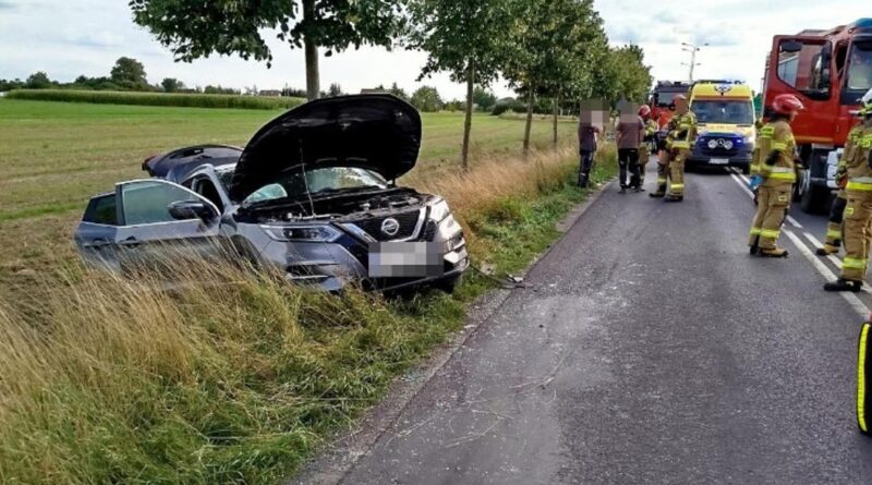 Zderzenie dwóch aut w Grodzisku. Strażaczka przejeżdżała obok i natychmiast ruszyła na pomoc Zderzenie dwóch aut w Grodzisku. Strażaczka przejeżdżała obok i natychmiast ruszyła na pomoc