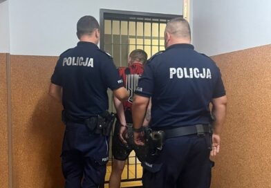 Wybił okno, uszkodził telewizor i groził pozbawieniem życia. Wybił okno, uszkodził telewizor i groził pozbawieniem życia.