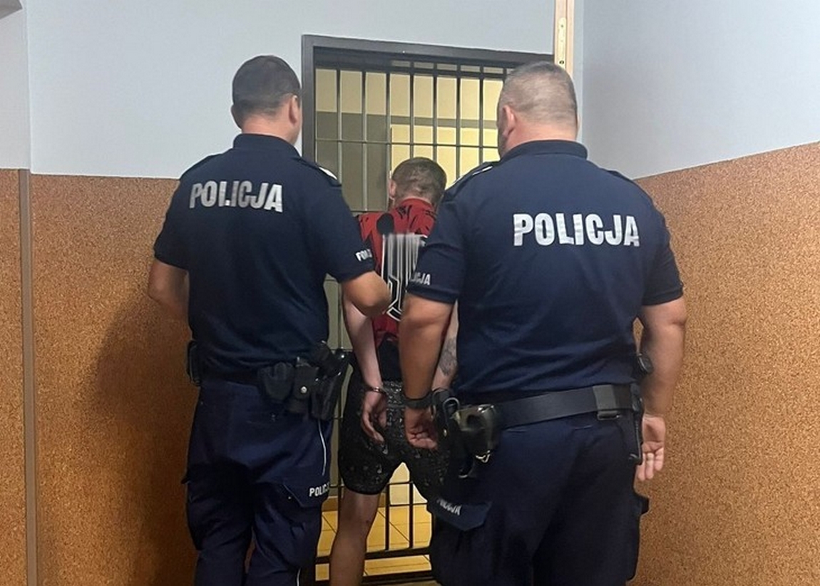 Wybił okno, uszkodził telewizor i groził pozbawieniem życia.