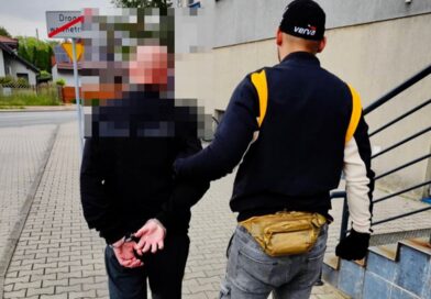 Odebrał od seniorki 20 tysięcy złotych. Kryminalni namierzyli „odbieraka” Odebrał od seniorki 20 tysięcy złotych. Kryminalni namierzyli „odbieraka”