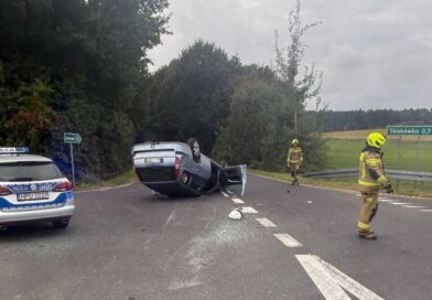Miał ponad 2 promile alkoholu, dachował na skrzyżowaniu Miał ponad 2 promile alkoholu, dachował na skrzyżowaniu