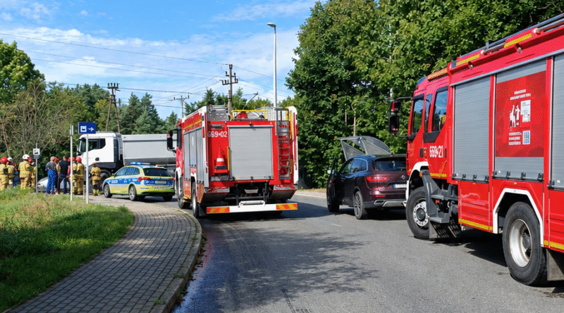 Pociąg z 440 pasażerami zderzył się z ciężarówką! Groźne zdarzenie na przejeździe Pociąg z 440 pasażerami zderzył się z ciężarówką! Groźne zdarzenie na przejeździe