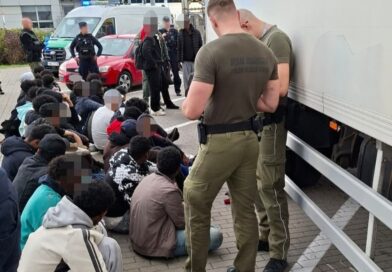Ciężarówka pełna migrantów zatrzymana na A2 Ciężarówka pełna migrantów zatrzymana na A2