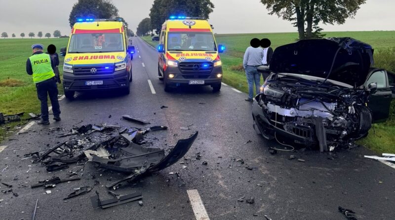 Zderzenie pojazdów w Dobrojewie, trzy osoby przewiezione do szpitala Zderzenie pojazdów w Dobrojewie, trzy osoby przewiezione do szpitala