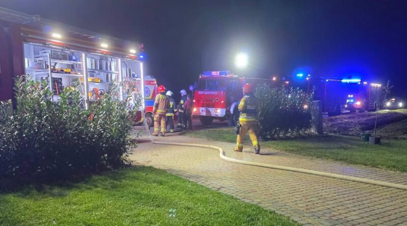 Pożar kotłowni w budynku mieszkalnym. Dwie osoby poszkodowane. Pożar kotłowni w budynku mieszkalnym. Dwie osoby poszkodowane.