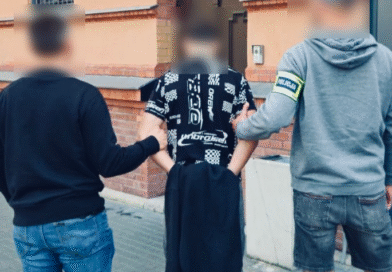 Strzelał do zaparkowanych samochodów. 18-latek zatrzymany przez poznańskich policjantów na Mazowszu