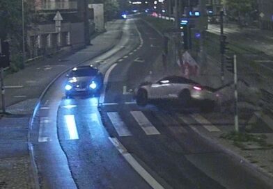 Rozbiła Audi przystanek tramwajowy i uciekła. 29-latka zatrzymana kilkanaście godzin później Rozbiła Audi przystanek tramwajowy i uciekła. 29-latka zatrzymana kilkanaście godzin później
