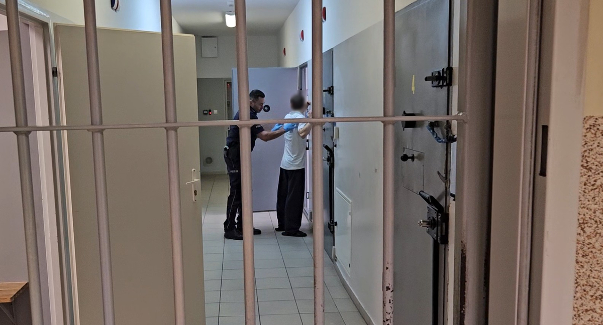 Groził matce śmiercią i zabarykadował się przed policją. 18-latek trafił do aresztu!
