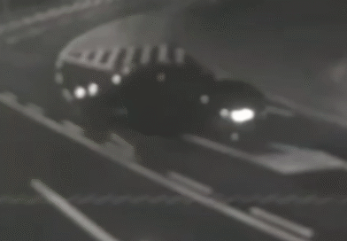 Driftował na rondzie, uderzył w latarnię i odjechał. 19-latek stracił prawo jazdy