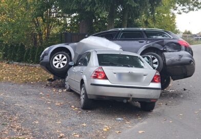 Pijany kierowca spowodował kolizję i uciekł z miejsca zdarzenia. Został zatrzymany przez policjantów Pijany kierowca spowodował kolizję i uciekł z miejsca zdarzenia. Został zatrzymany przez policjantów
