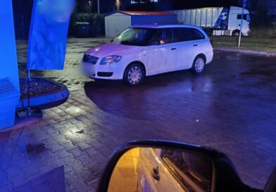 Zignorował cofnięte uprawnienia do kierowania. Był również osobą poszukiwaną