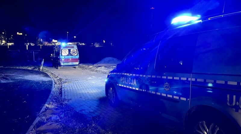 Policjanci wyciągnęli z rzeki mężczyznę Policjanci wyciągnęli z rzeki mężczyznę