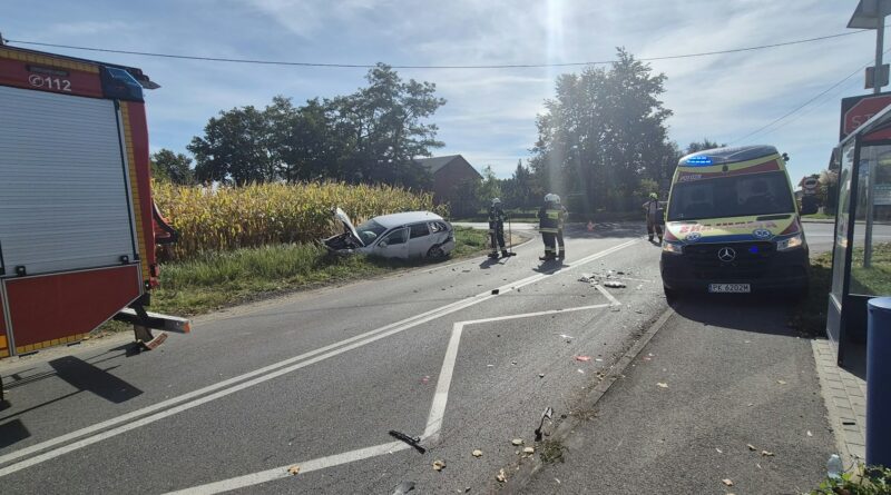 Zderzenie pojazdów na skrzyżowaniu w Borkowie Nowym Zderzenie pojazdów na skrzyżowaniu w Borkowie Nowym
