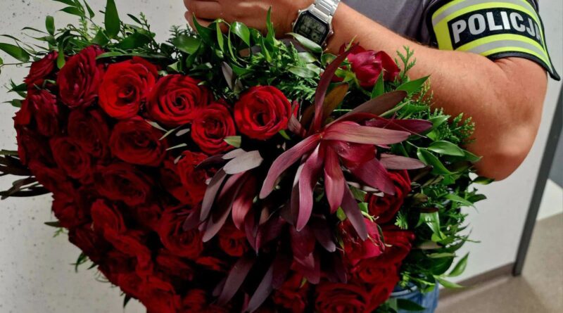 Szokujące zachowanie tuż po pogrzebie! 46-latek ograbił grób. Grozi mu nawet 8 lat więzienia Szokujące zachowanie tuż po pogrzebie! 46-latek ograbił grób. Grozi mu nawet 8 lat więzienia